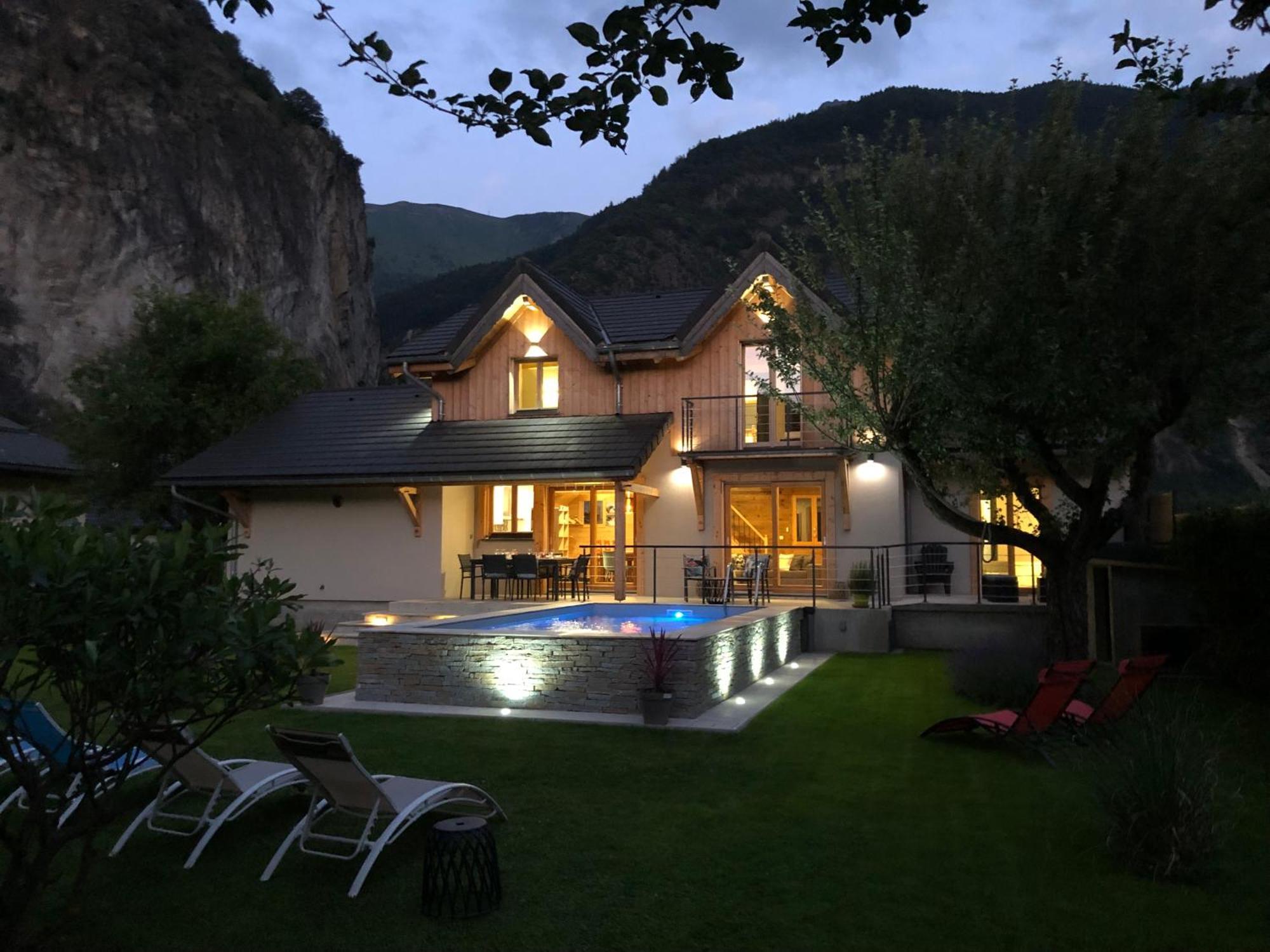 Chalet Barbara With Swimming Pool In The Heart Of Oisans Le Bourg-dʼOisans Zewnętrze zdjęcie